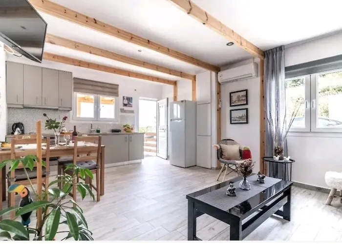 The Holiday House 3