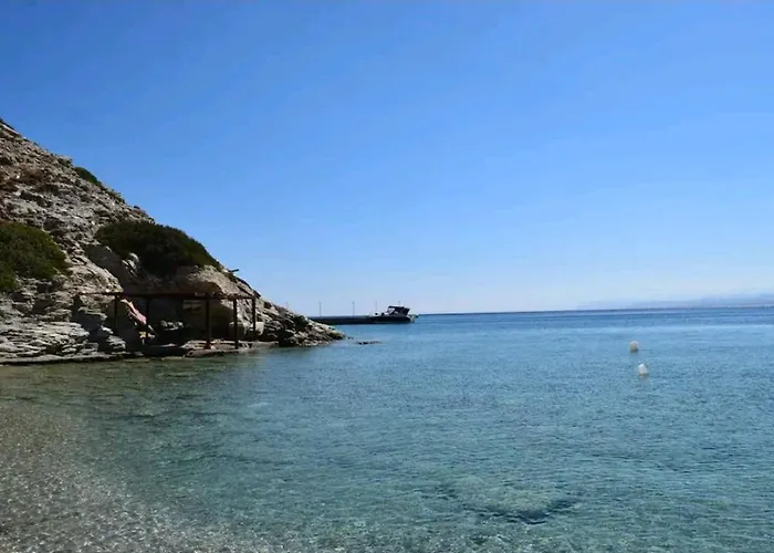 The Holiday House 3